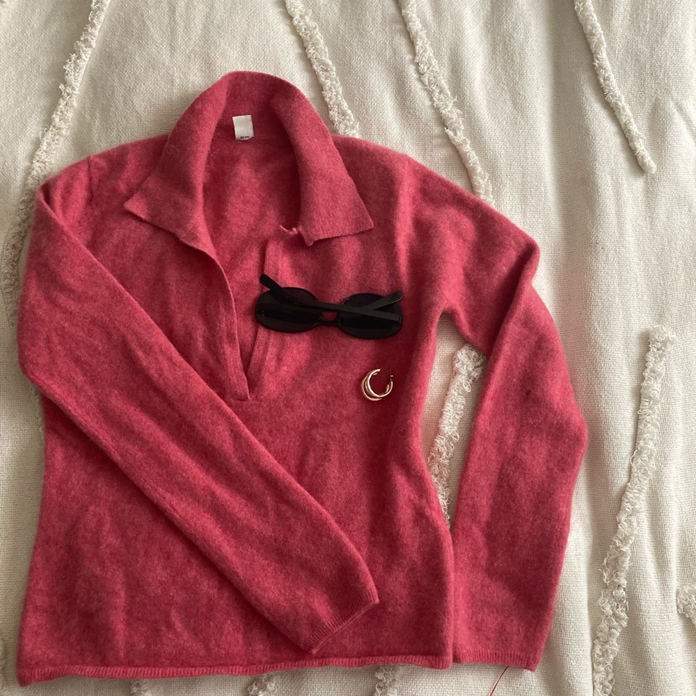100% cashmere V neck sweater